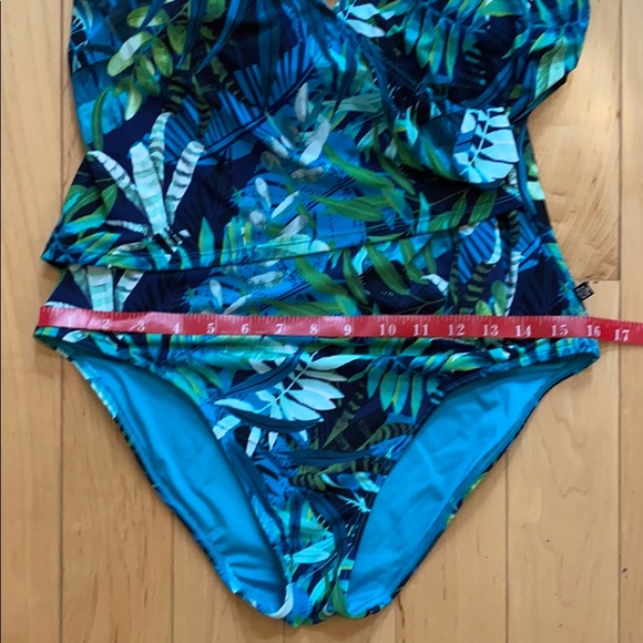 NWT La Vie En Rose Halter Swimsuit 🩱 - Picture 12 of 15